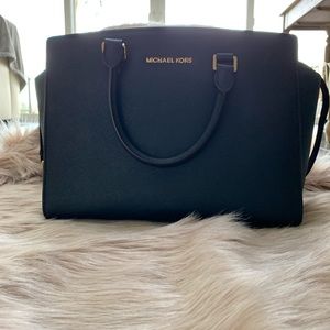 Michael Kors Navy Blue Medium Selma Purse
